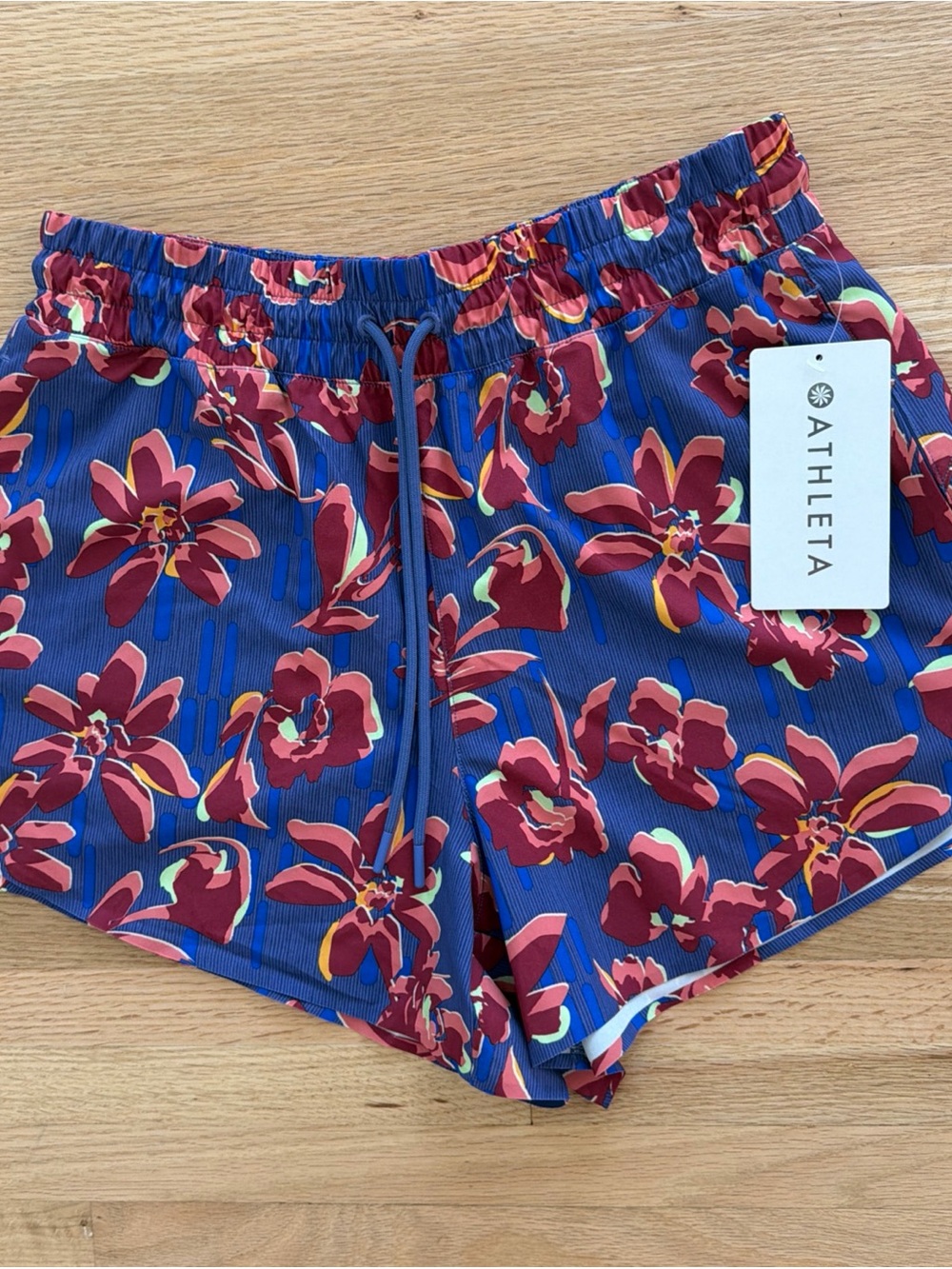 Athleta Crossroads Shorts in Blue Floral NWT Small Running No liner Pockets $65
